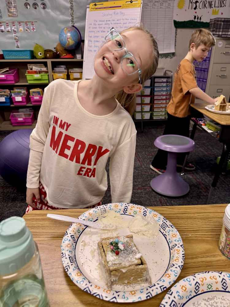 The 2nd Grade students had a blast making their own gingerbread houses! 🎄 #plainsmenpride