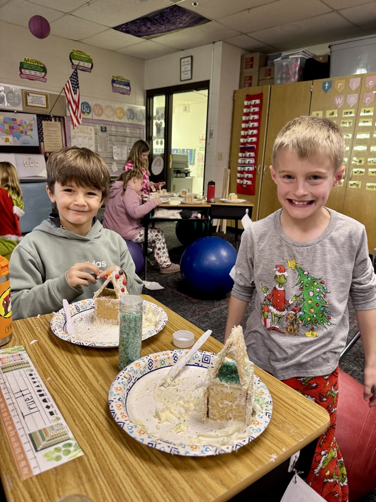 The 2nd Grade students had a blast making their own gingerbread houses! 🎄 #plainsmenpride