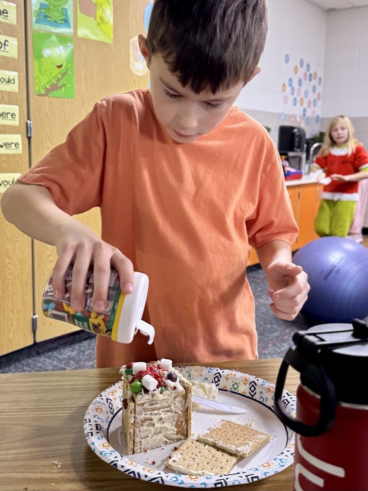 The 2nd Grade students had a blast making their own gingerbread houses! 🎄 #plainsmenpride