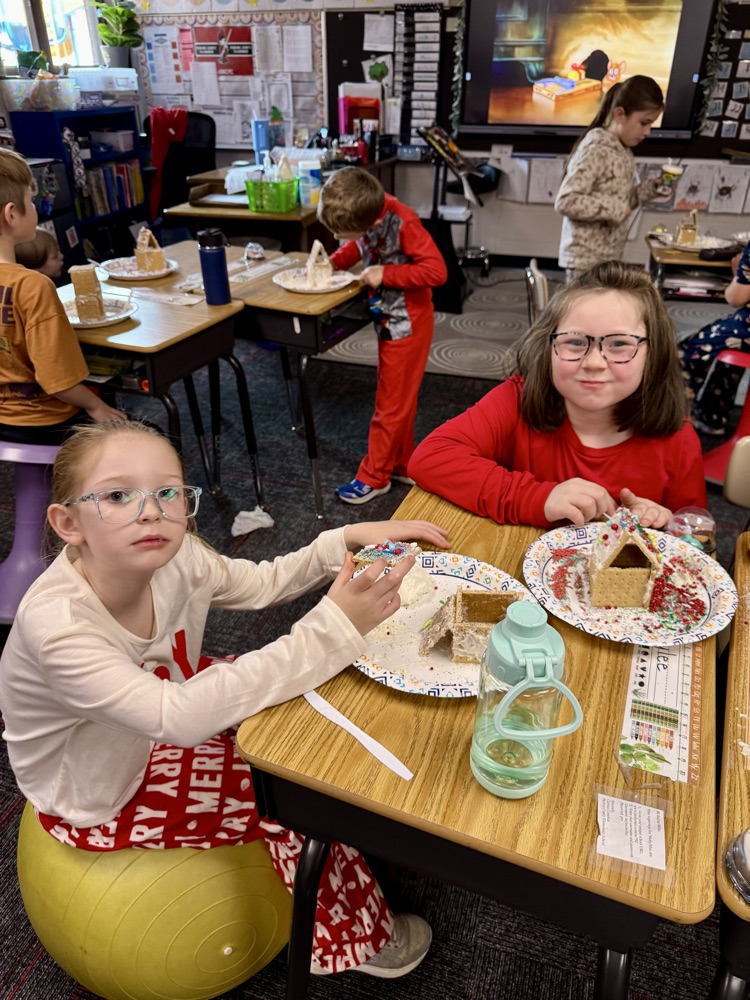The 2nd Grade students had a blast making their own gingerbread houses! 🎄 #plainsmenpride