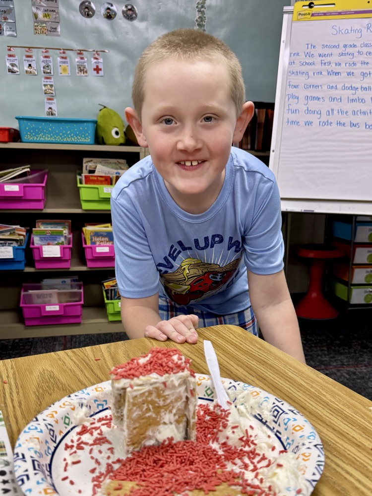 The 2nd Grade students had a blast making their own gingerbread houses! 🎄 #plainsmenpride