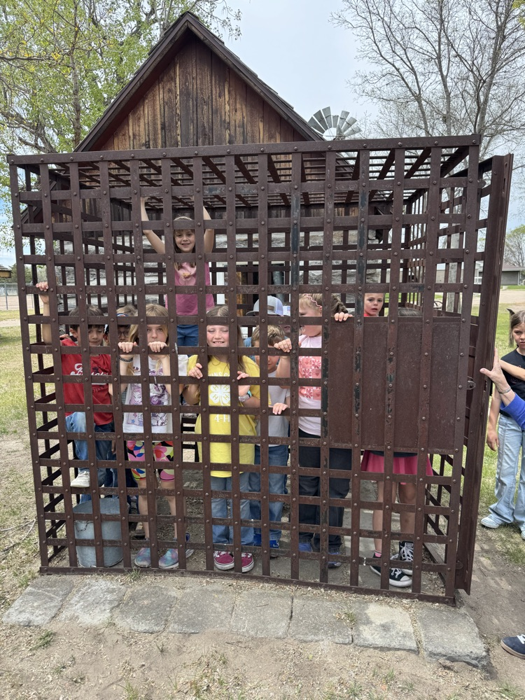 2nd grade field trip to Dusty Trails and the Lincoln County Museum