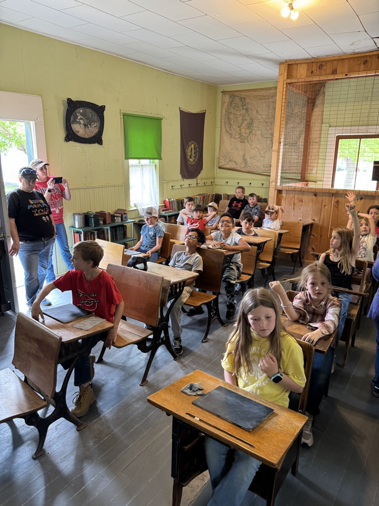 2nd grade field trip to Dusty Trails and the Lincoln County Museum