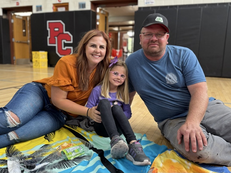 Kindergartners celebrated their Graduation Day with family members and a picnic in the gym. 📷:  Principal Reisig  #StrongFamiliesStrongSchools #plainsmenpride