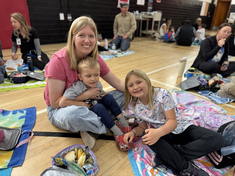 Kindergartners celebrated their Graduation Day with family members and a picnic in the gym. 📷:  Principal Reisig  #StrongFamiliesStrongSchools #plainsmenpride