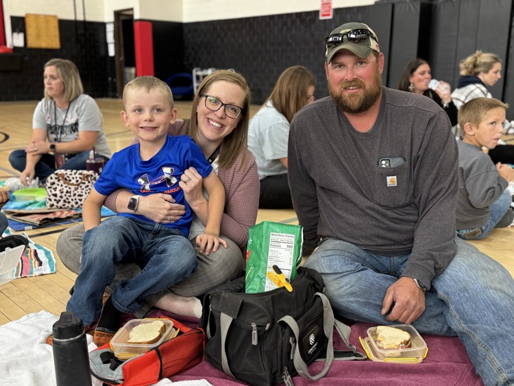 Kindergartners celebrated their Graduation Day with family members and a picnic in the gym. 📷:  Principal Reisig  #StrongFamiliesStrongSchools #plainsmenpride