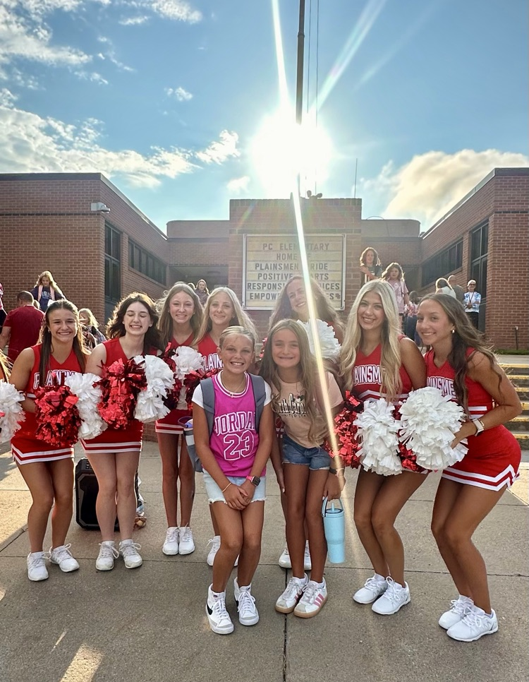 The first day of school is definitely something to CHEER about!  The PCS Cheerleaders greeted Elementary students as they arrived at school.   📣 #plainsmenpride