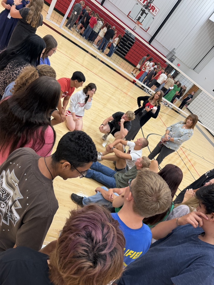 The 7-12 Class Officers are meeting with their peers to strategize for this afternoon’s class STEAM station challenges.   #plainsmenpride 