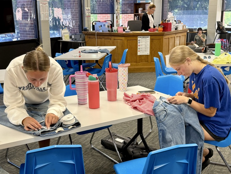 After their community service work downtown, seniors had time to work on items for Homecoming Week. #plainsmenpride