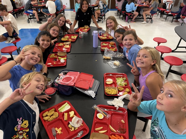 Today’s lunch includes boneless chicken wings, mac & cheese, apple slices and a full spread of additional fruits and veggies on the salad bar. #plainsmenpride
