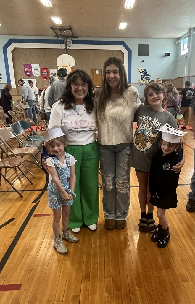 Mrs Jewell has taught all the Arend girls! 