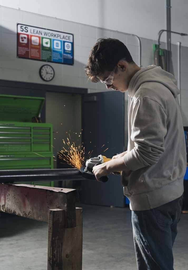 Commodore Manufacturing Students