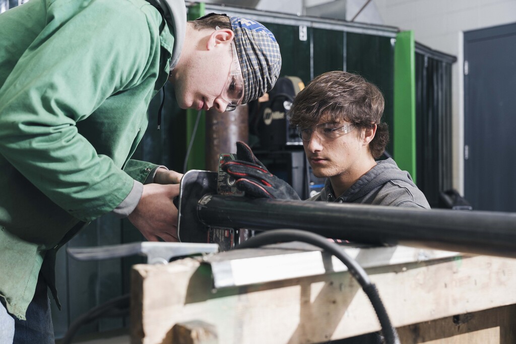Commodore Manufacturing students working