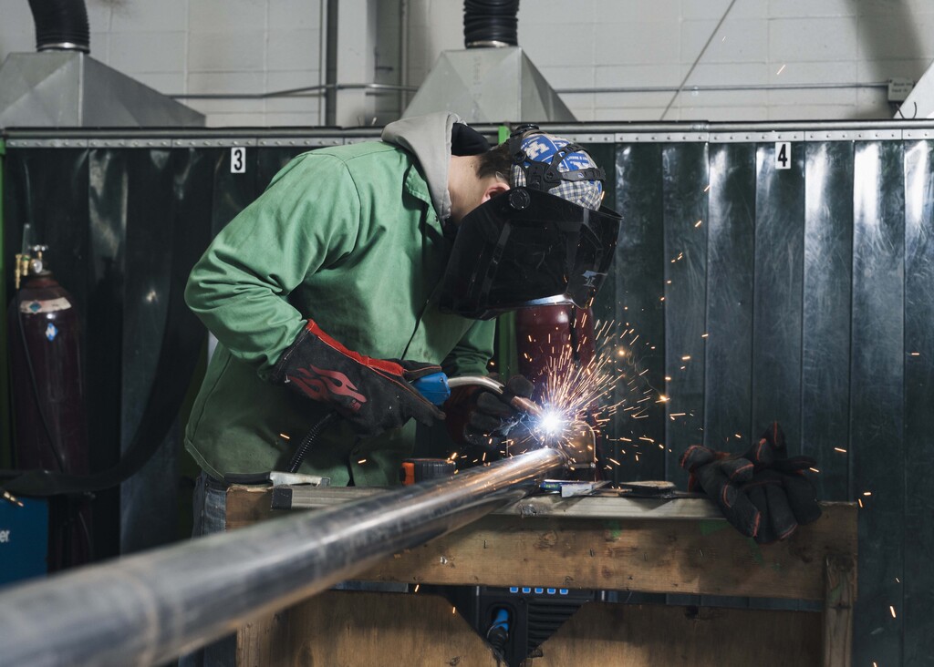 Commodore Manufacturing students working