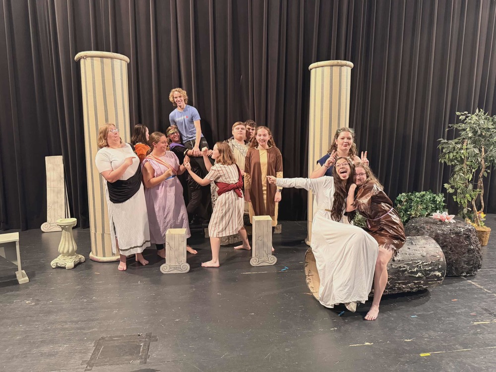 Image of the Silver Dagger Players cast of "A Midsummer Night's Dream"