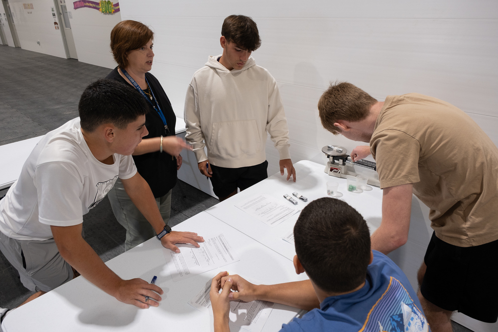 Mrs. Leanne Thele instructing PHS chemistry students.