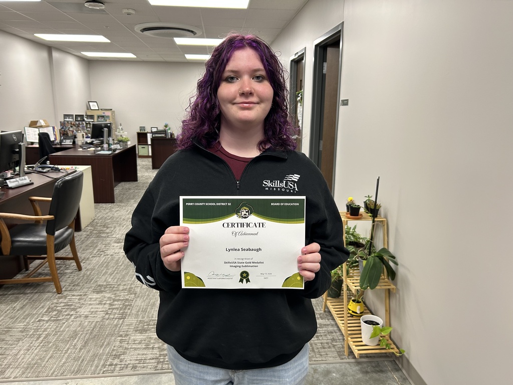 Lynlea Seabaugh holds a certificate