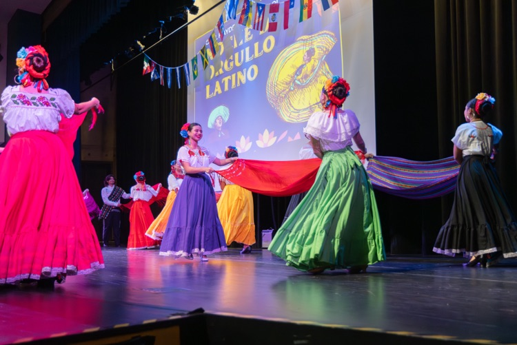 Noche de Orgullo Latino