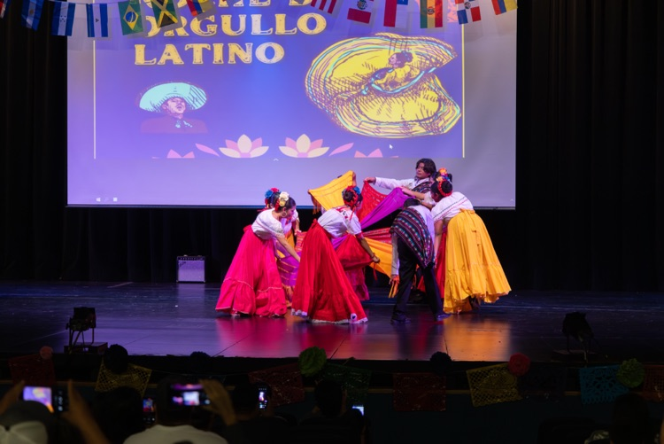 Noche de Orgullo Latino