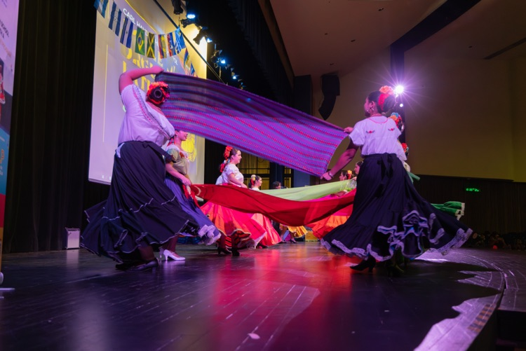 Noche de Orgullo Latino