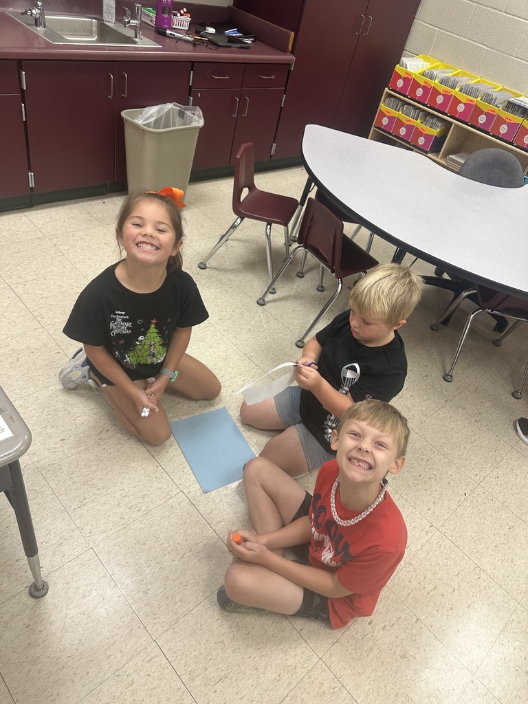 Mrs. Shealey's class working together on writing a paragraph.