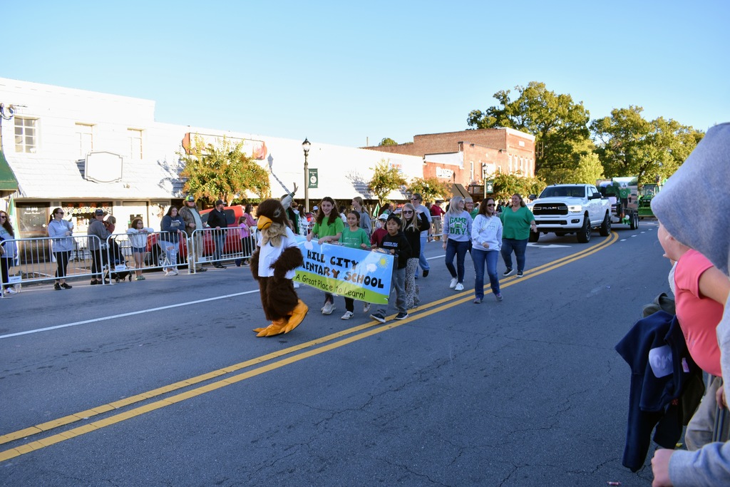 Homecoming Parade with HCES.
