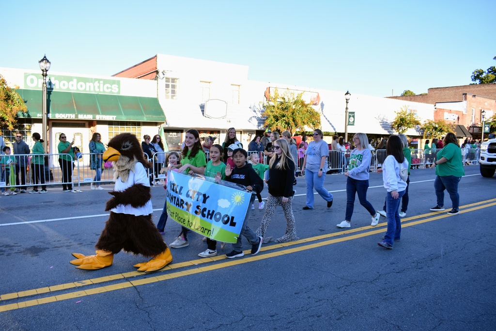 Homecoming Parade with HCES.