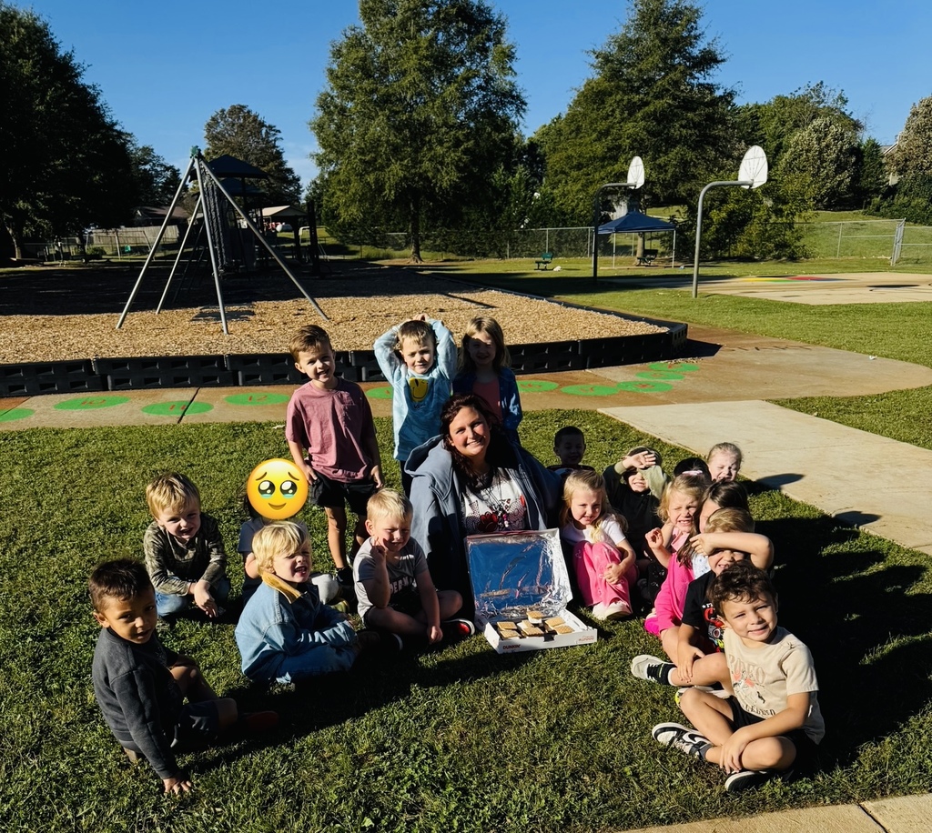 Solar s'mores with Mrs. Olivia!