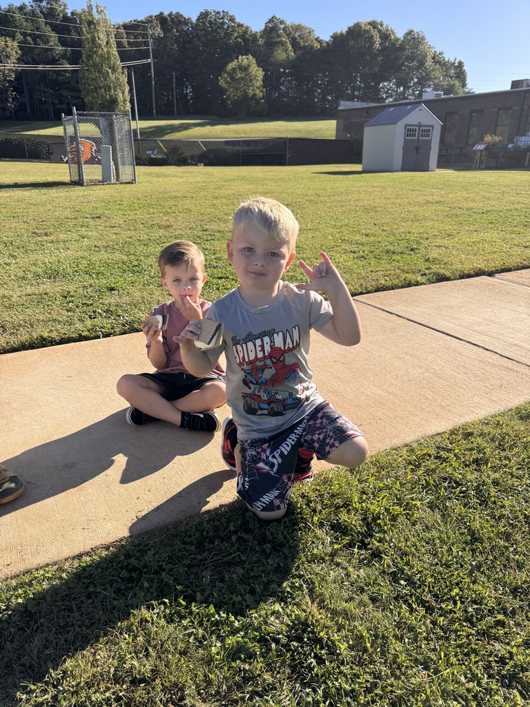 Solar s'mores with Mrs. Olivia!