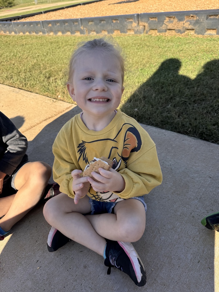 Solar s'mores with Mrs. Olivia!