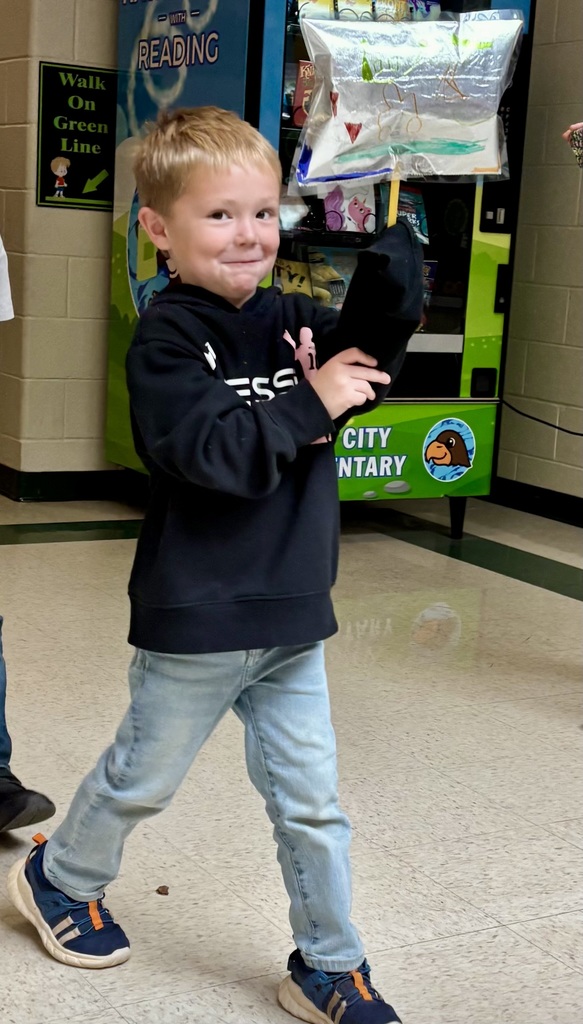 Thanksgiving Balloon Parade with kindergarten.
