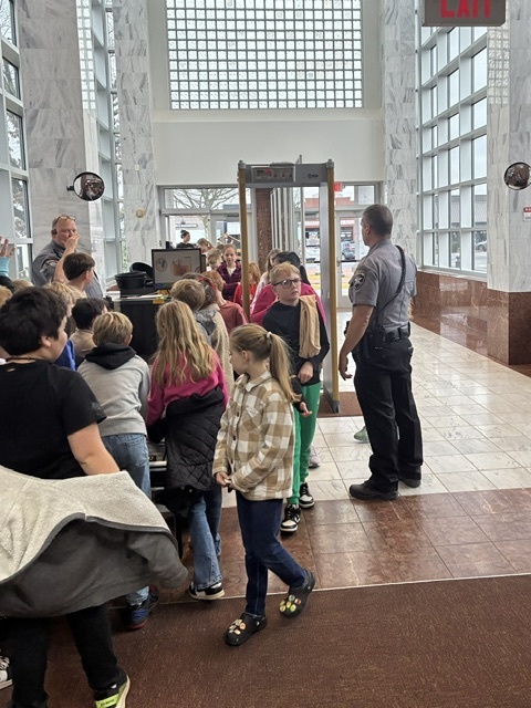 Fourth Grade visiting the Pickens County Court House.
