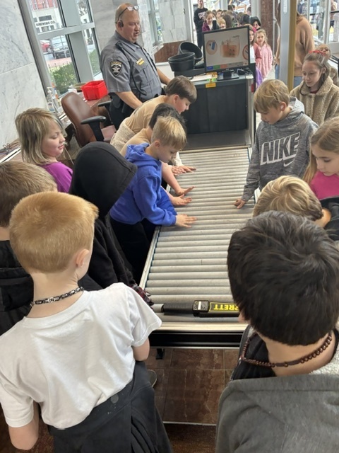 Fourth Grade visiting the Pickens County Court House.