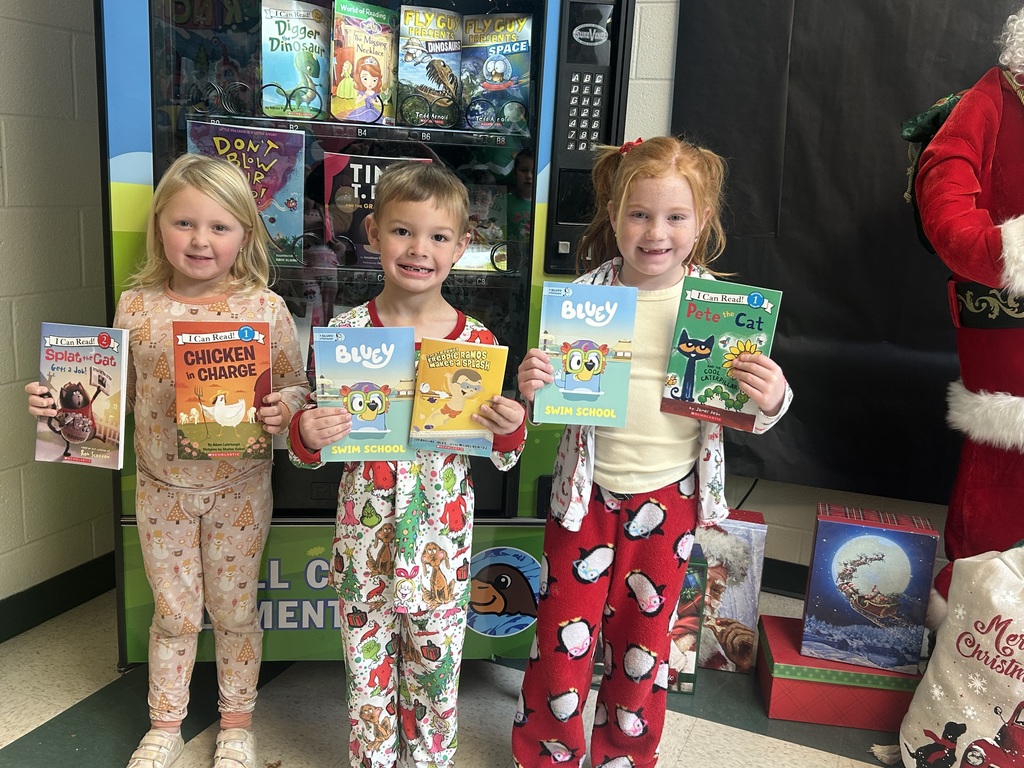 Willow, Jackson, and Reese visit the Book Vending Machine.