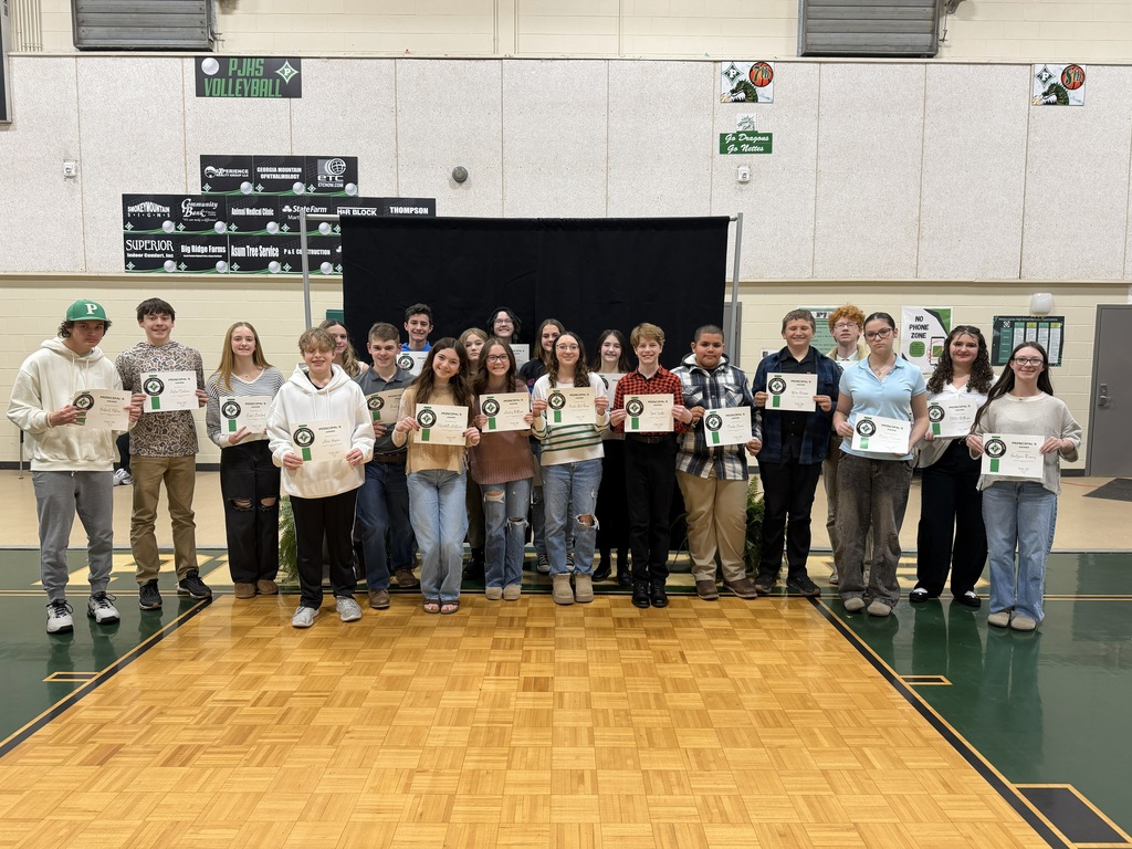8th Grade Principal's List students with their certificates