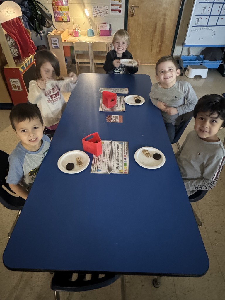 Cookie graphing in Mrs. Everett's PreK.