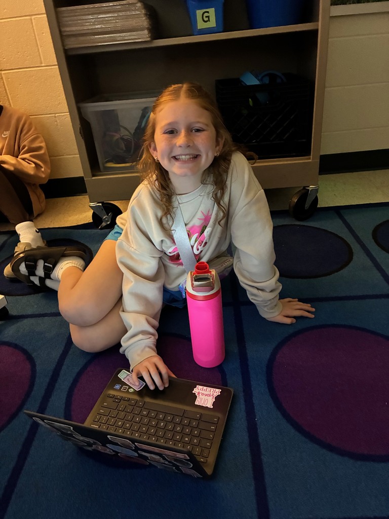 Students in Mrs. Connelly's 4th grade ELA and Writing class had an awesome literacy block this week! Students teamed up with their reading buddies and explored a Writing Choice Board centered on using strong transition words.