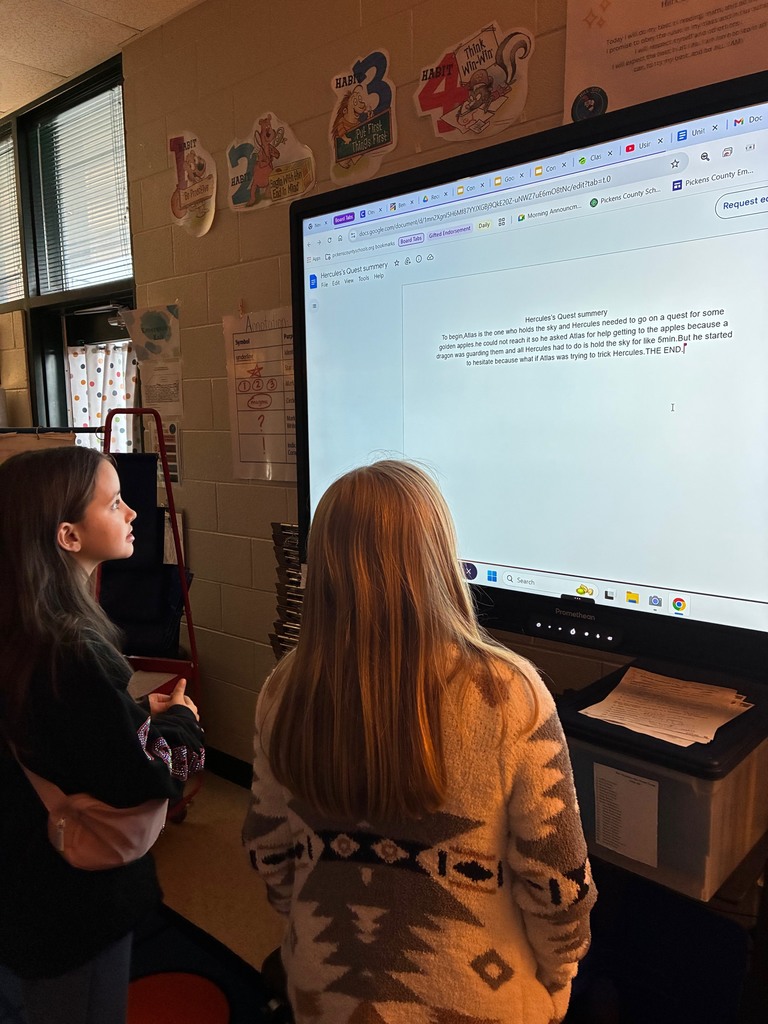 Students in Mrs. Connelly's 4th grade ELA and Writing class had an awesome literacy block this week! Students teamed up with their reading buddies and explored a Writing Choice Board centered on using strong transition words.
