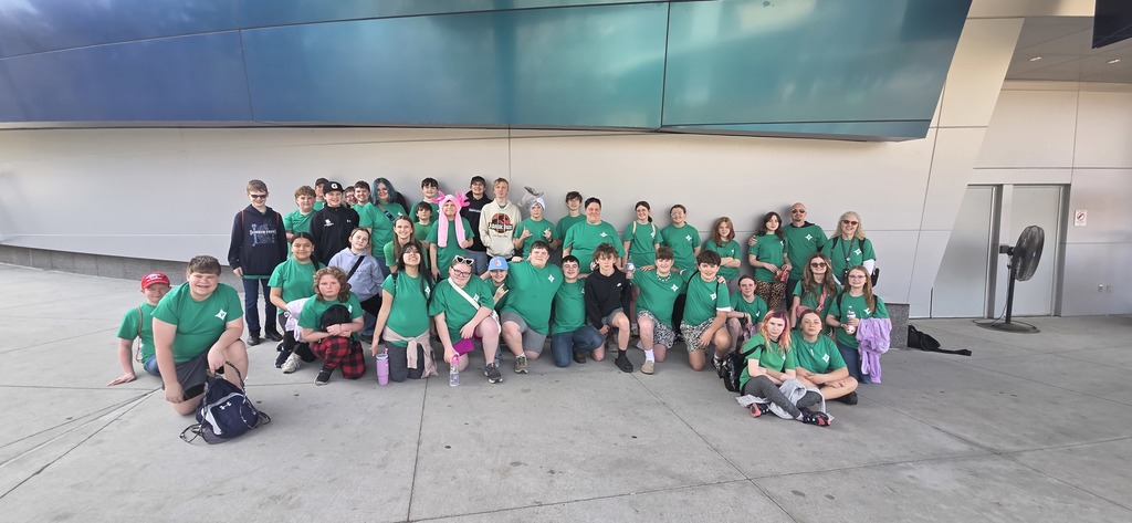 Student group outside Georgia Aquarium
