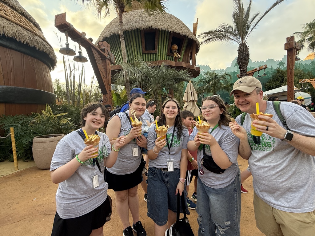 4 students and Mr. Smith at Universal Studios with ice cream treats