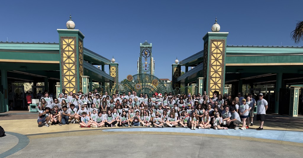 Large group of PJHS and PHS students in front of the Universal Studios entry gates.