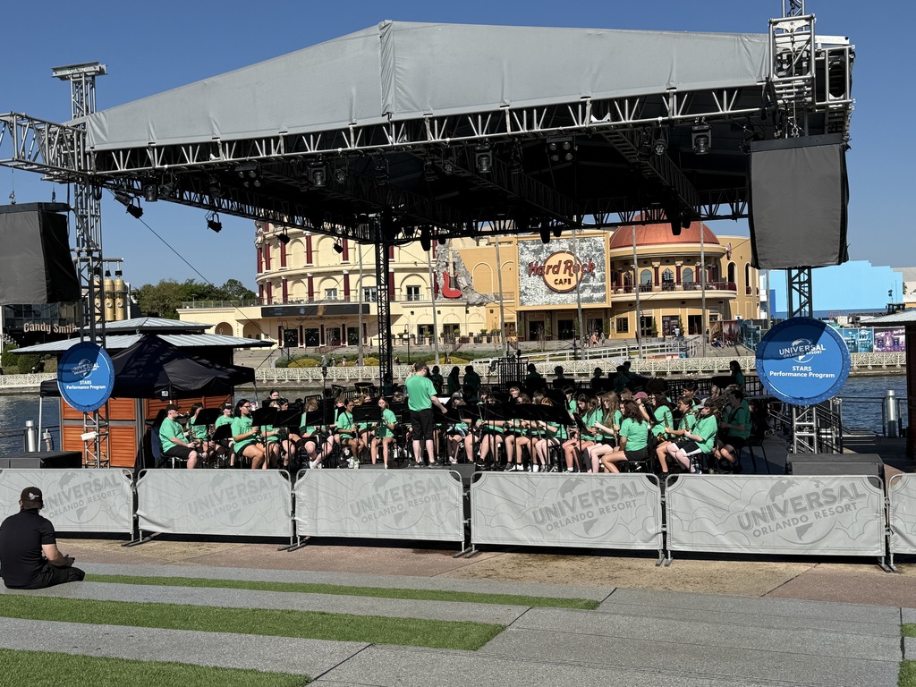 PJHS band performing