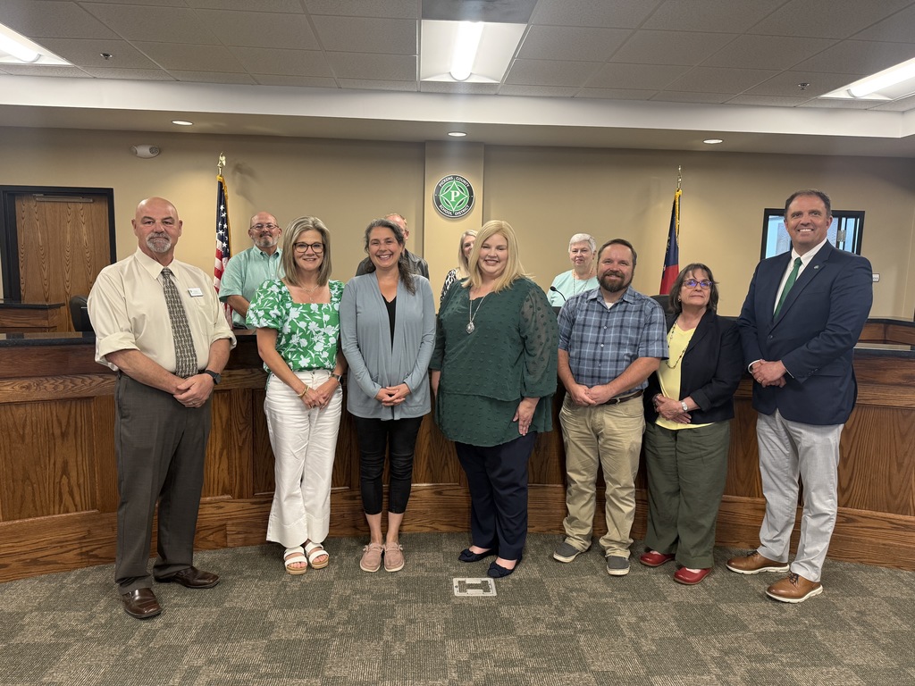 Photo of 5 Media Specialist with Dr. Thomas and Board Chairman, Joe Wigington.