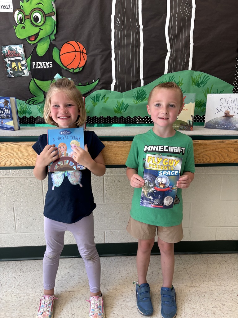 We have some awsome readers to celebrate from Mrs. Abbott's kindergarten classroom! Congratulations to Knox, Mia, and Logan on mastering their kindergarten sight words! We are so proud of your hard work.