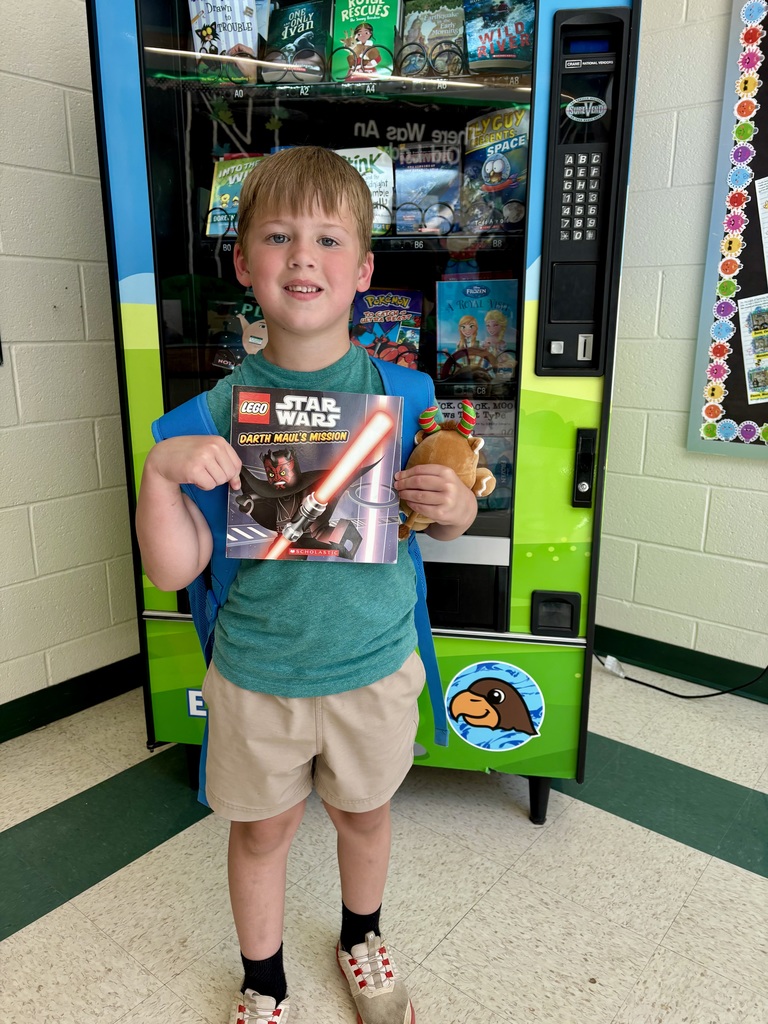 We have some awsome readers to celebrate from Mrs. Abbott's kindergarten classroom! Congratulations to Knox, Mia, and Logan on mastering their kindergarten sight words! We are so proud of your hard work.