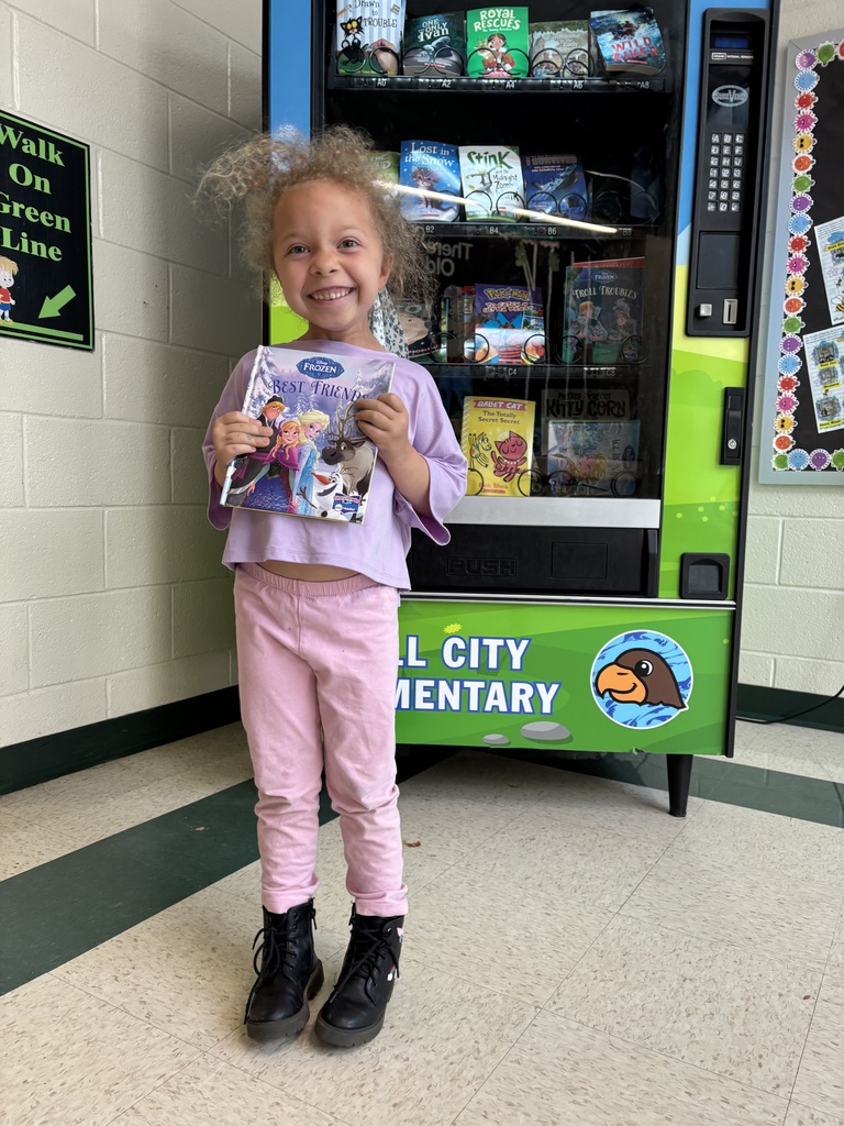 Congratulations to Carter, Reagan, Cruz, and Carter on mastering their kindergarten sight words! They are doing some great work in Mrs. Dilbeck’s class. Enjoy your new books!