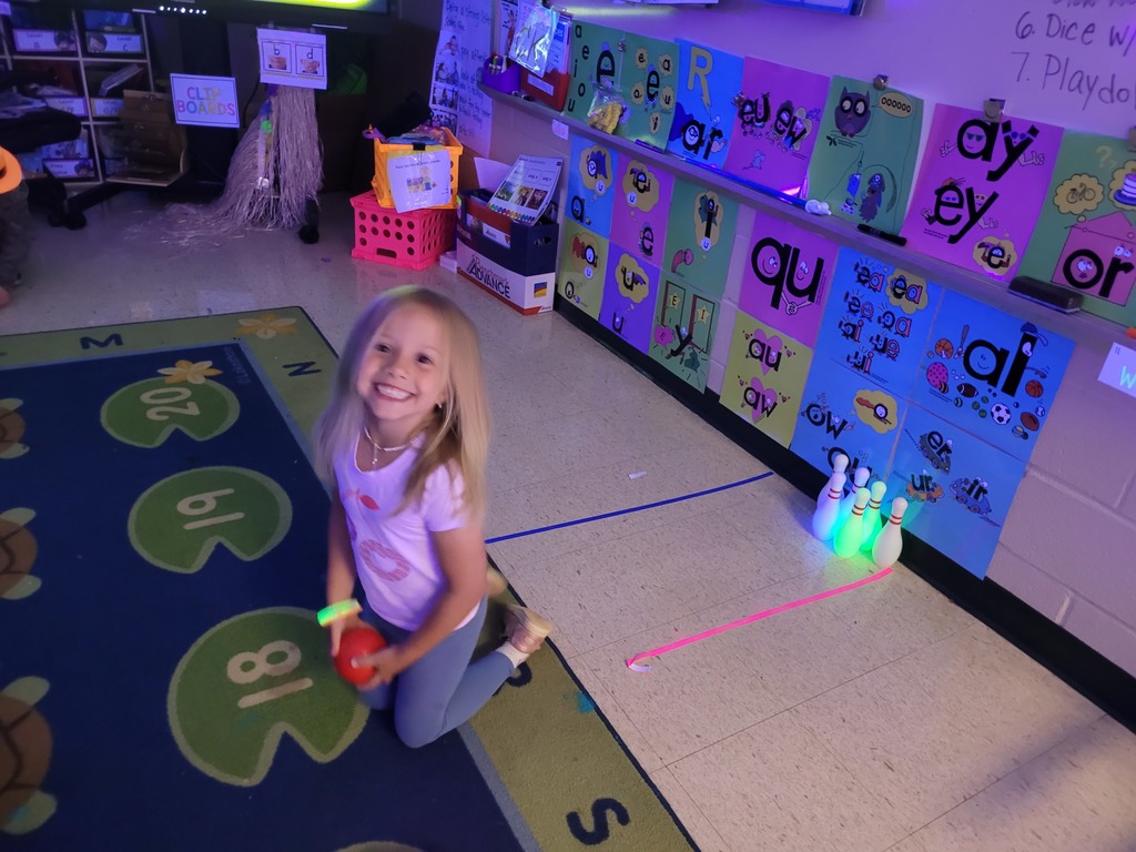 Mrs. Dilbeck’s kindergarten class had a fabulous “G” Day for their A–Z Countdown!