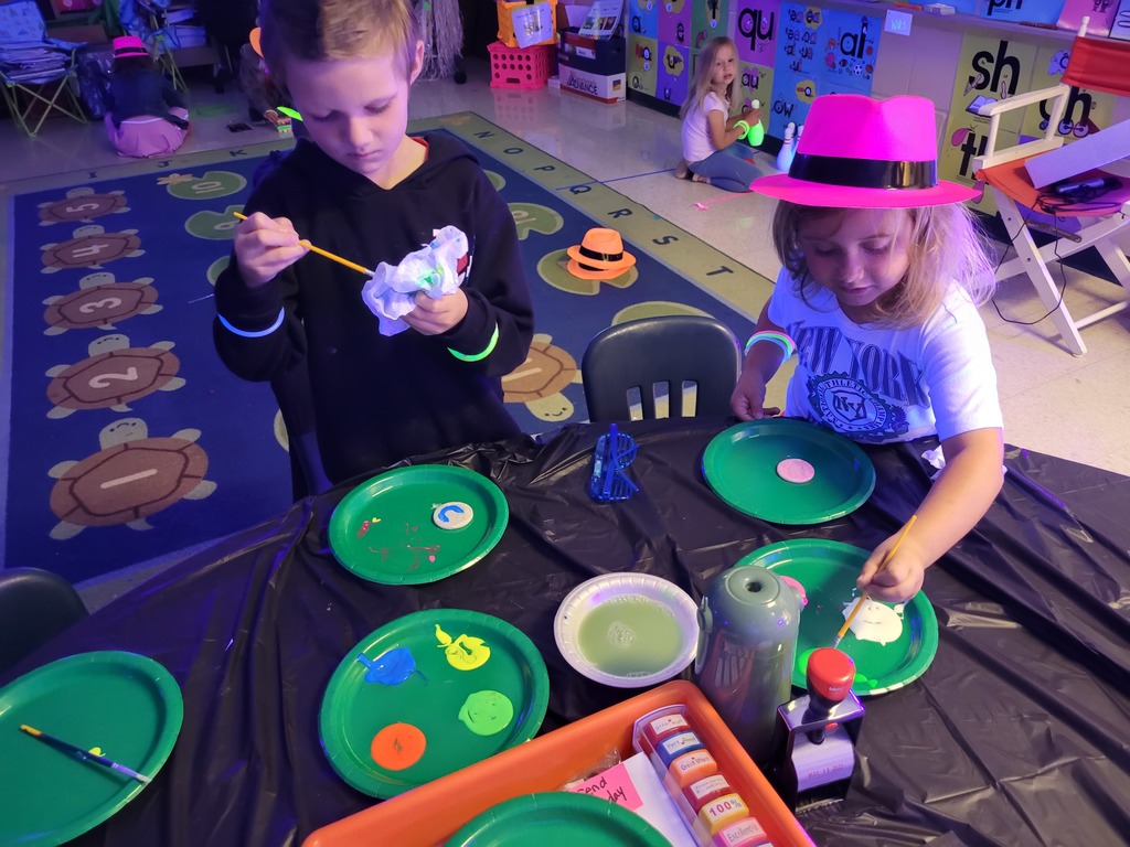 Mrs. Dilbeck’s kindergarten class had a fabulous “G” Day for their A–Z Countdown!