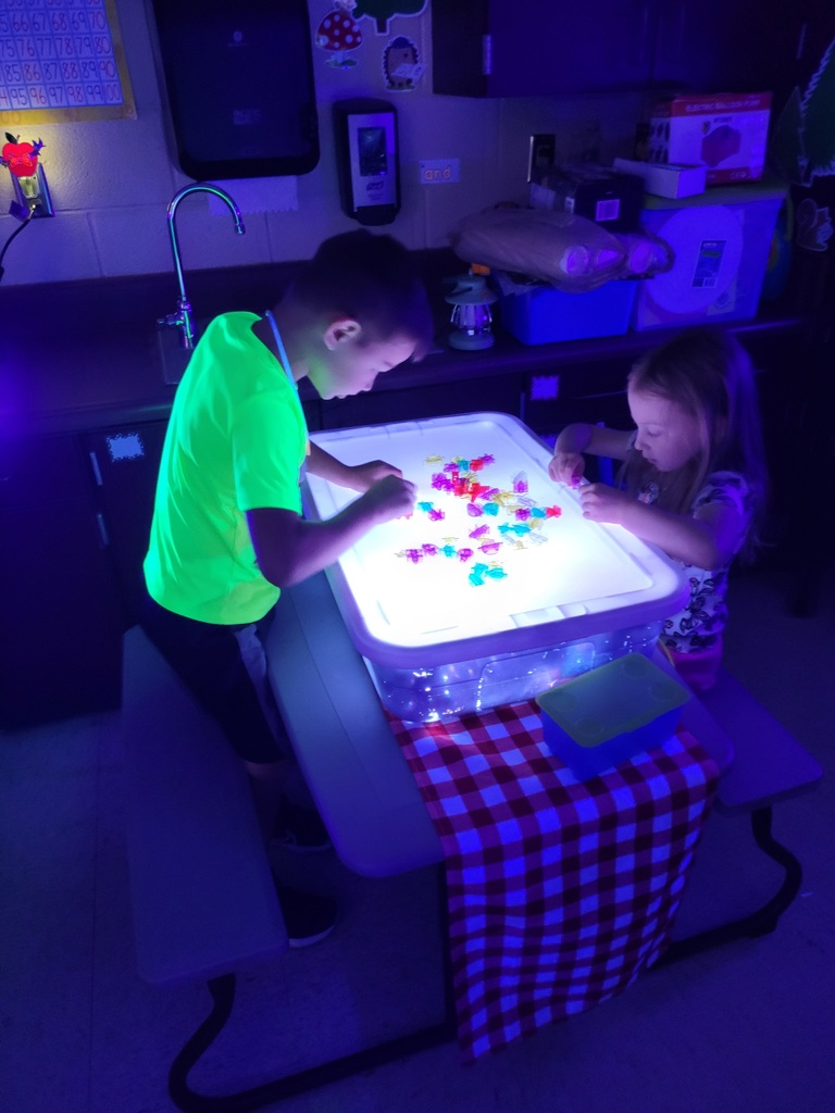 Mrs. Dilbeck’s kindergarten class had a fabulous “G” Day for their A–Z Countdown!
