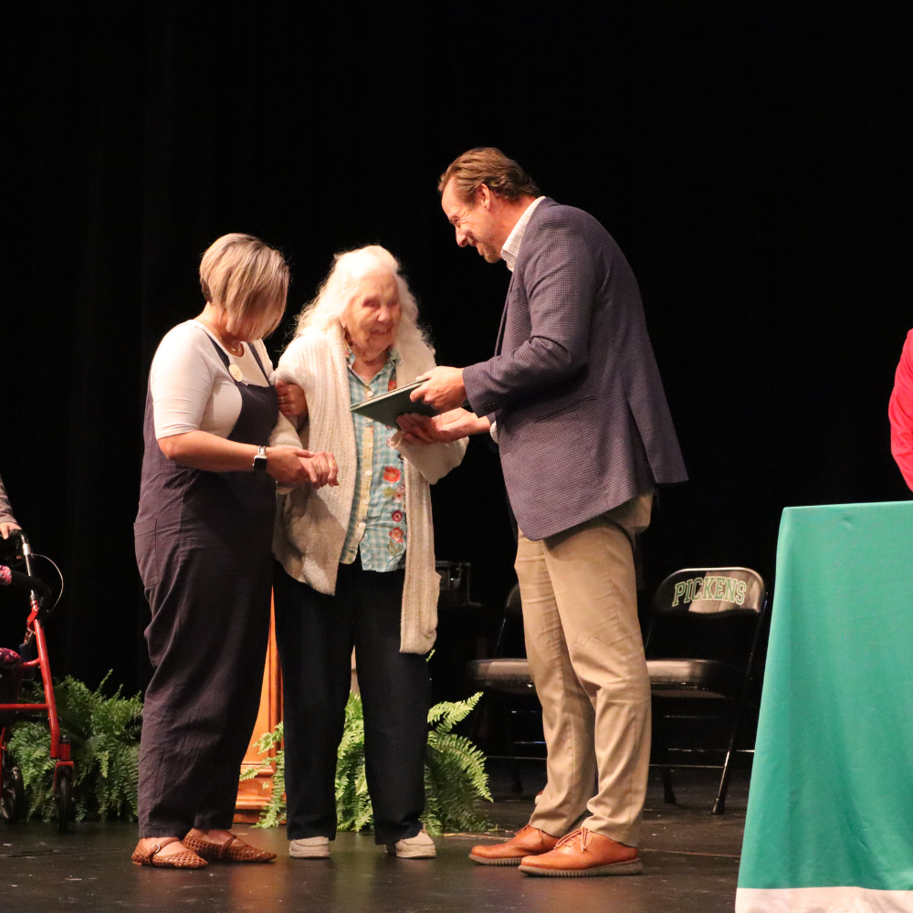 Jo Edna Niblett receiving honorary diploma